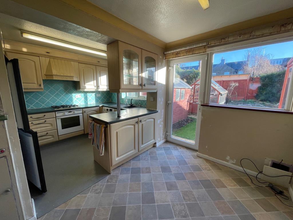 Lot: 118 - THREE-BEDROOM HOUSE FOR IMPROVEMENT - Kitchen diner with door opening to back garden